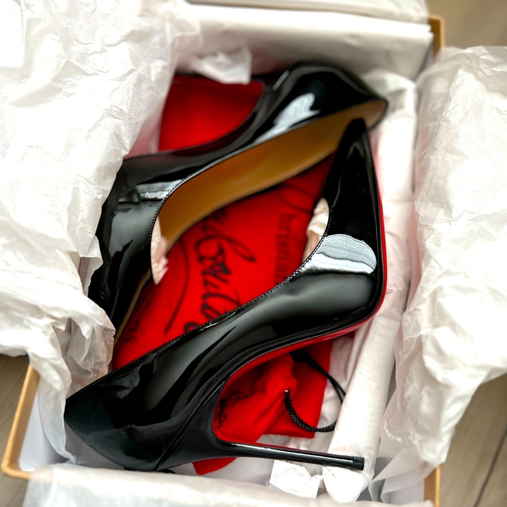 Christian Louboutin So Kate Heels In Black
Size 36